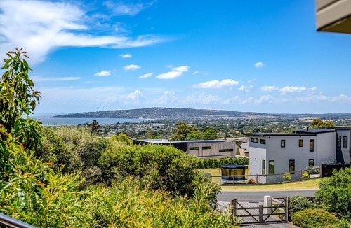 Dromana House | Spacious retreat with ocean views