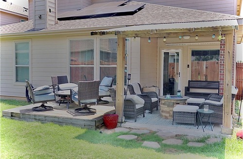 Denton House | ✨ Spacious Retreat with Outdoor Movie Nights & Fire Pits! ✨