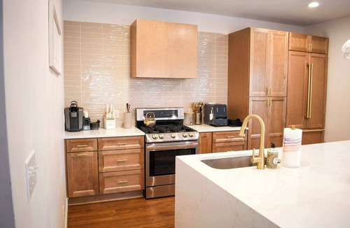 Mechanicsville House | Spacious Retro Home for Groups