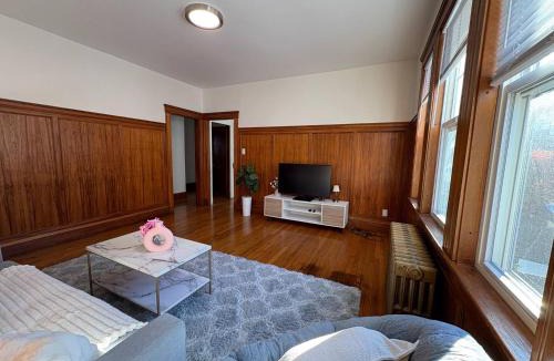 Revere Apartment | Spacious Revere 4 Bedrooms 2 Bathrooms Apartment Near Boston Airport and Beach