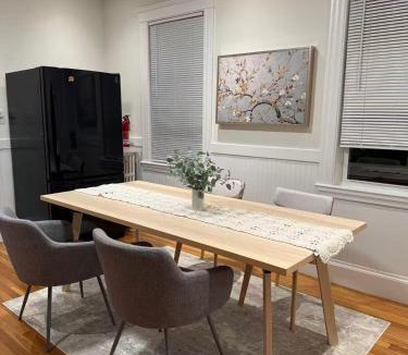 Revere Apartment | Spacious Revere 4 Bedrooms 2 Bathrooms Apartment Near Boston Airport and Beach