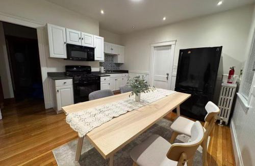 Revere Apartment | Spacious Revere 4 Bedrooms 2 Bathrooms Apartment Near Boston Airport and Beach