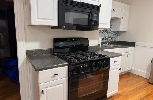 Revere Apartment | Spacious Revere 4 Bedrooms 2 Bathrooms Apartment Near Boston Airport and Beach