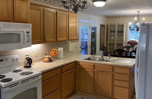 Mayfield House | Spacious Riverfront home. 10 Min to TC but far enough away from it all.