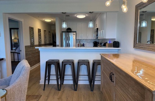 North Capitol Condo | Spacious Riverfront Condo 1 Mile to Broadway Free Covered Parking