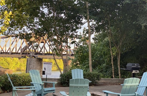 North Capitol Condo | Spacious Riverfront Condo 1 Mile to Broadway Free Covered Parking