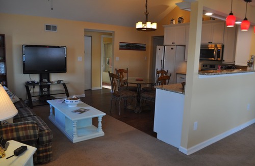 Winfield Cabin | Spacious Riverfront Perch/Easy Access to St.Charles less than 1 Hr to St. Louis