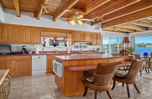 Homosassa House | Spacious Riverfront Retreat. Sunset views with private Dock, Sleeps 12.