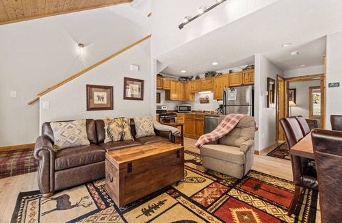 Fall River Estates Condo | Spacious Riverfront Retreat Private Hot Tub Close to RMNP