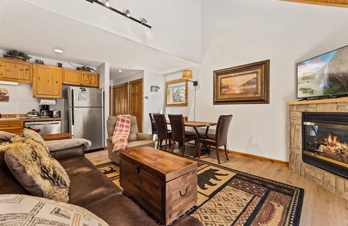 Fall River Estates Condo | Spacious Riverfront Retreat Private Hot Tub Close to RMNP
