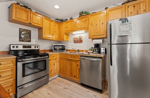 Fall River Estates Condo | Spacious Riverfront Retreat Private Hot Tub Close to RMNP