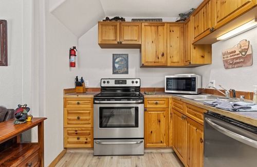 Fall River Estates Condo | Spacious Riverfront Retreat Private Hot Tub Close to RMNP