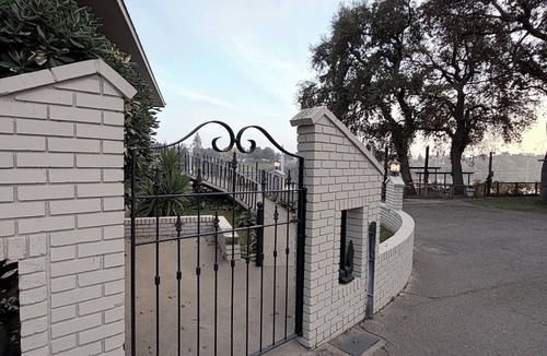 Willow Creek House | Spacious Riverfront Getaway 5 beds 3.5 bath & views