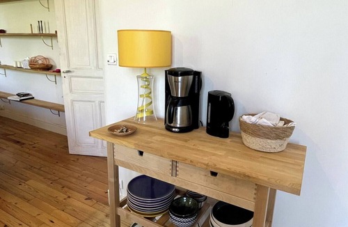 Cahors Old Town House | Spacious riverside getaway