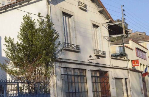 Cahors Old Town House | Spacious riverside getaway