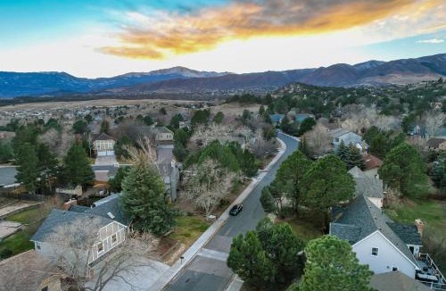 Rockrimmon House | Spacious Rockrimmon Getaway - Sleeps 14 - GameRoom