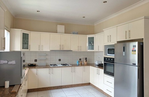 Guildford House | Spacious Room in spacious house | Air conditioning (Shared accomodation)