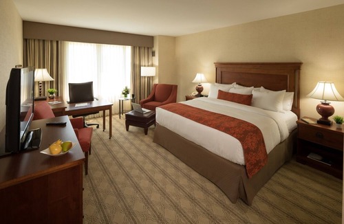 Blacksburg Hotel | Spacious Room | King Bed | Free Parking | Near Virginia Tech Campus