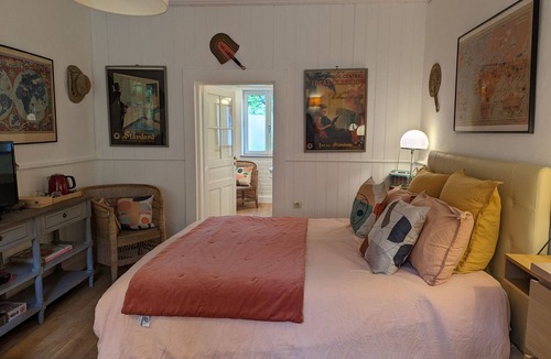Presnoy Bed & Breakfast | Spacious room, private entrance, pets allowed, WiFi