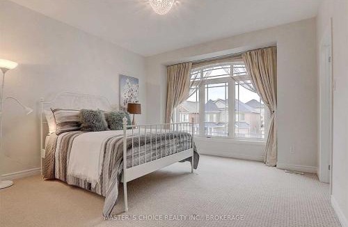 Vaughan House | Spacious Room with Private Ensuite Washroom