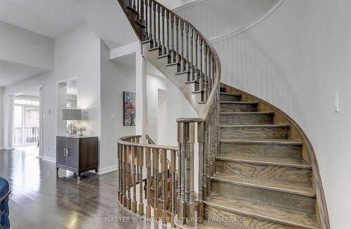 Vaughan House | Spacious Room with Private Ensuite Washroom