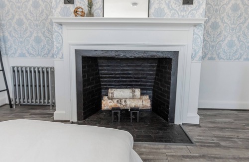 Francestown Apartment | Spacious room with Queen bed and pullout couch - Dog Friendly!