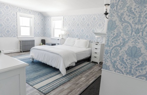 Francestown Apartment | Spacious room with Queen bed and pullout couch - Dog Friendly!