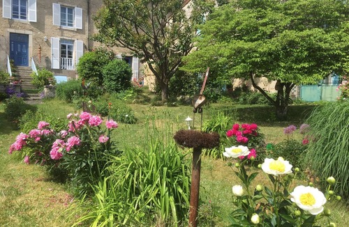Watronville Bed & Breakfast | Spacious rooms with en-suite, fireplace lounge, relaxing garden - Lorraine