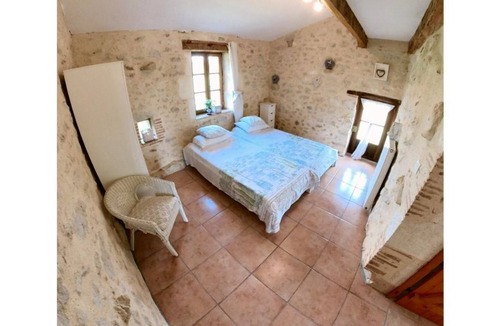 Garonne House | Spacious rural gite, large pool - 5mins from historical villages