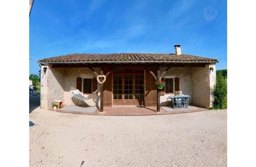 Garonne House | Spacious rural gite, large pool - 5mins from historical villages
