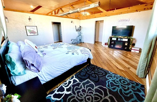 Hamilton Apartment | Spacious Rustic Loft