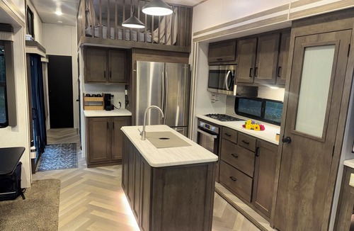 Brooksville House | Spacious RV. 10ft ceilings! Full home size kitchen & Outside firepit and grill!