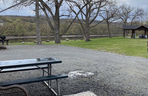 St. Johnsville House | Spacious RV on the Canal