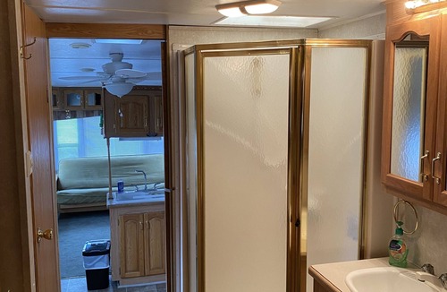 St. Johnsville House | Spacious RV on the Canal