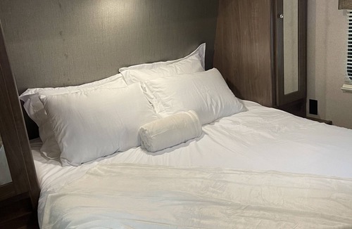 Pacific House | Spacious RV w/large shower & Queen bed