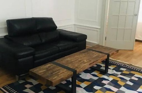 Brownsville House | Spacious Sanctuary 1 block to train!