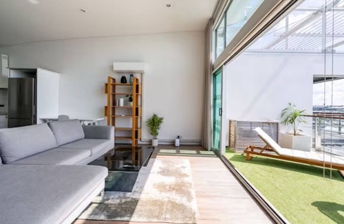 Auckland Central Business District Apartment | Spacious Sanctuary With Spectacular Harbour Views!