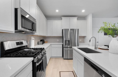 Del Valle House | Spacious SE Austin Retreat - Near F1, Tesla, COTA, ABIA - Perfect for Groups