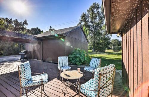 El Lago House | Spacious Seabrook Home w/Patio: 1 Mi to Beach!