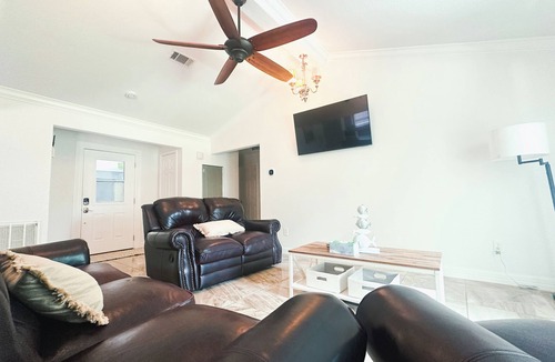 El Lago House | Spacious Seabrook Stay - 5 mins from Kemah Boardwalk