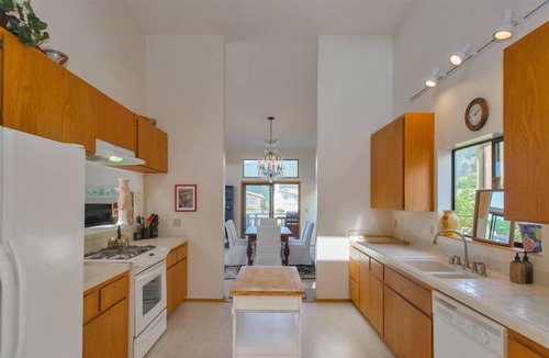 Stinson Beach House | Spacious Seadrift Lagoon home