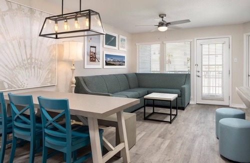 Galveston Hotel | Spacious Seaside Escape! Kitchen, Dining & Sports Courts | Near Galveston Beach