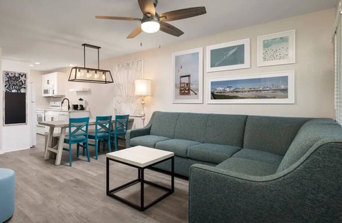 Galveston Hotel | Spacious Seaside Escape! Kitchen, Dining & Sports Courts | Near Galveston Beach