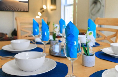 Torquay City Centre Apartment | Spacious Seaside Two Bed