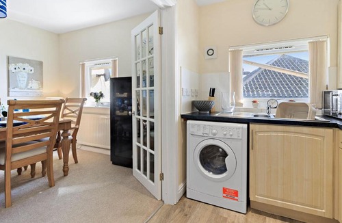 Torquay City Centre Apartment | Spacious Seaside Two Bed