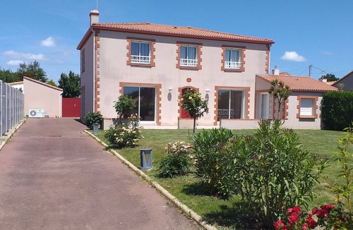 Prefailles Villa | Spacious seaside villa close to town center and beach