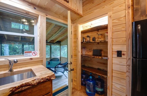 Irvine Cabin | Spacious Secluded Cabin on 100 Acres Near Red River Gorge