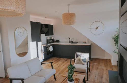 Heworth Apartment | Spacious Second Floor Apartment, Fourth Avenue