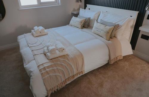 Heworth Apartment | Spacious Second Floor Apartment, Fourth Avenue