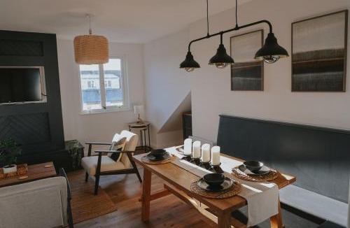 Heworth Apartment | Spacious Second Floor Apartment, Fourth Avenue